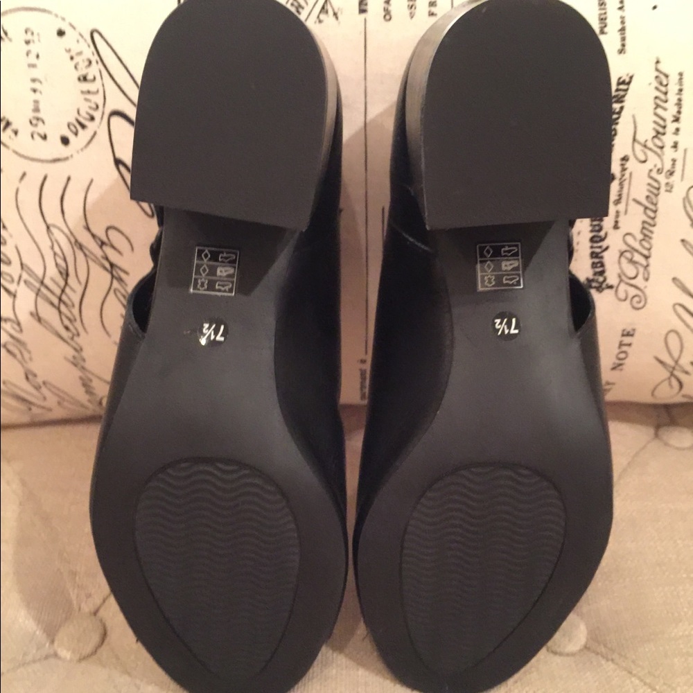 Stylish Booties - Picture 3 of 6